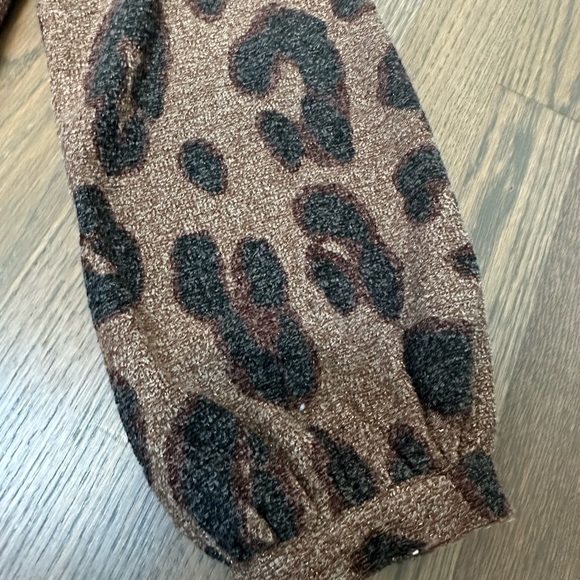Susan Graver leopard animal print open front cardigan. Size M - Picture 5 of 7